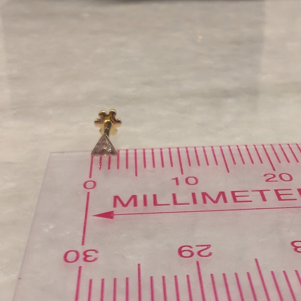 Maria Tash Invisible Set Triangle Diamond Threaded Stud 3mm - Picture 6 of 8